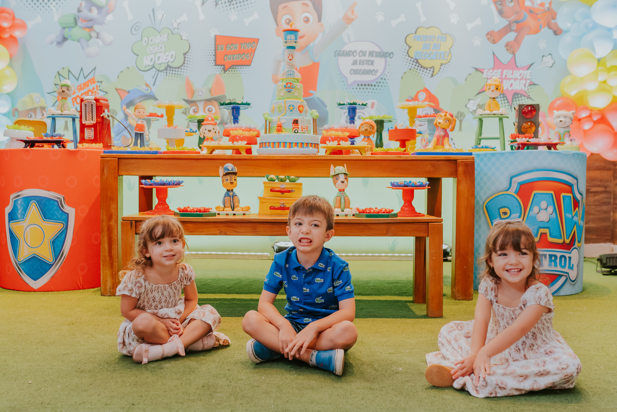 fotografia festa infantil folia encantada Rio de Janeiro barra da Tijuca fotografa de familia 3 irmaos