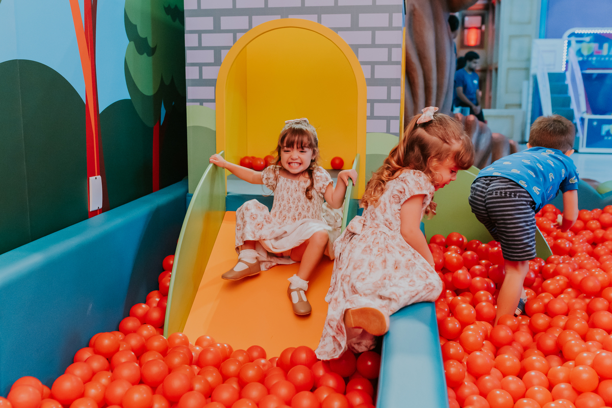 fotografia festa infantil folia encantada Rio de Janeiro barra da Tijuca fotografa de familia 3 irmaos
