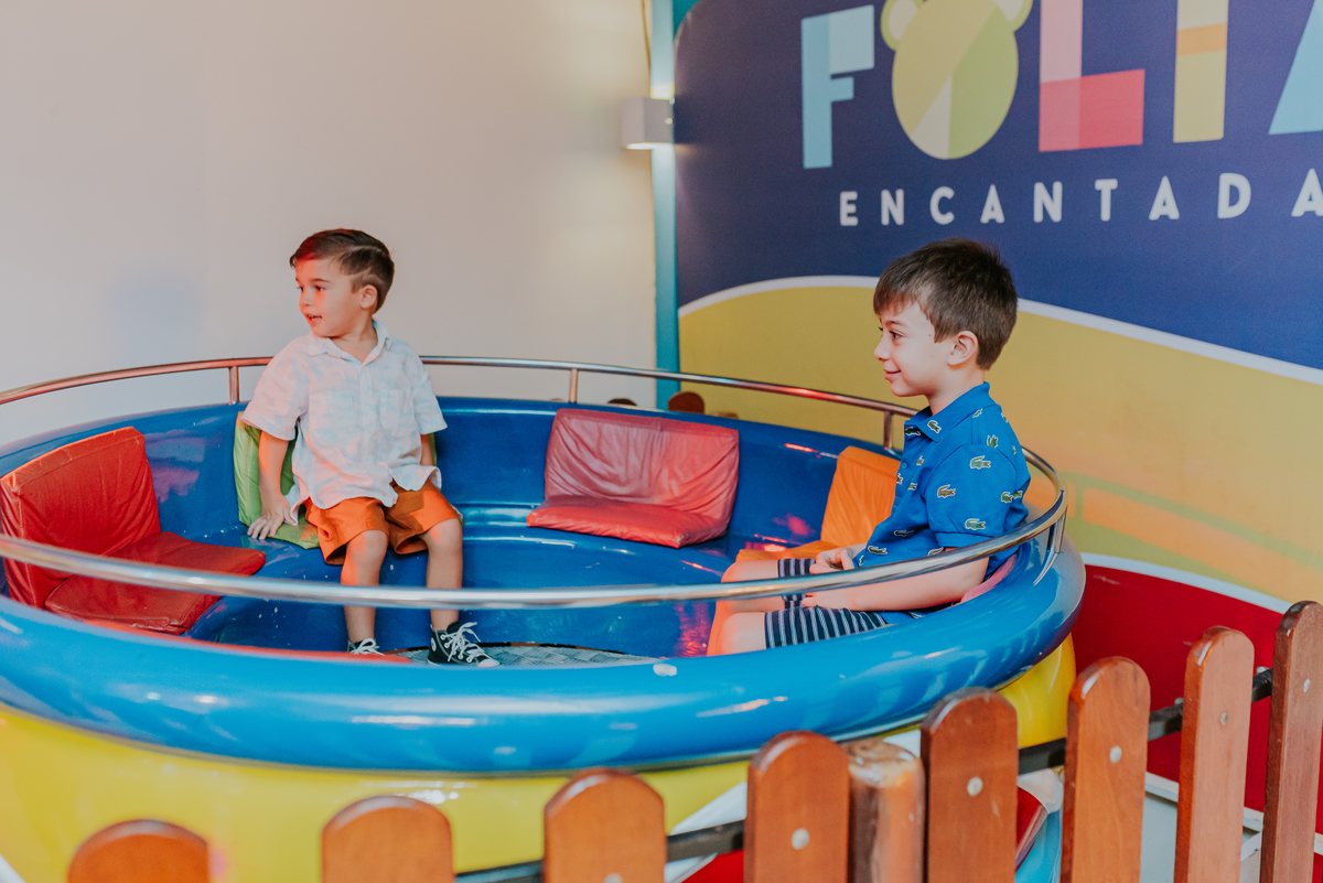 fotografia festa infantil folia encantada Rio de Janeiro barra da Tijuca fotografa de familia 3 irmaos