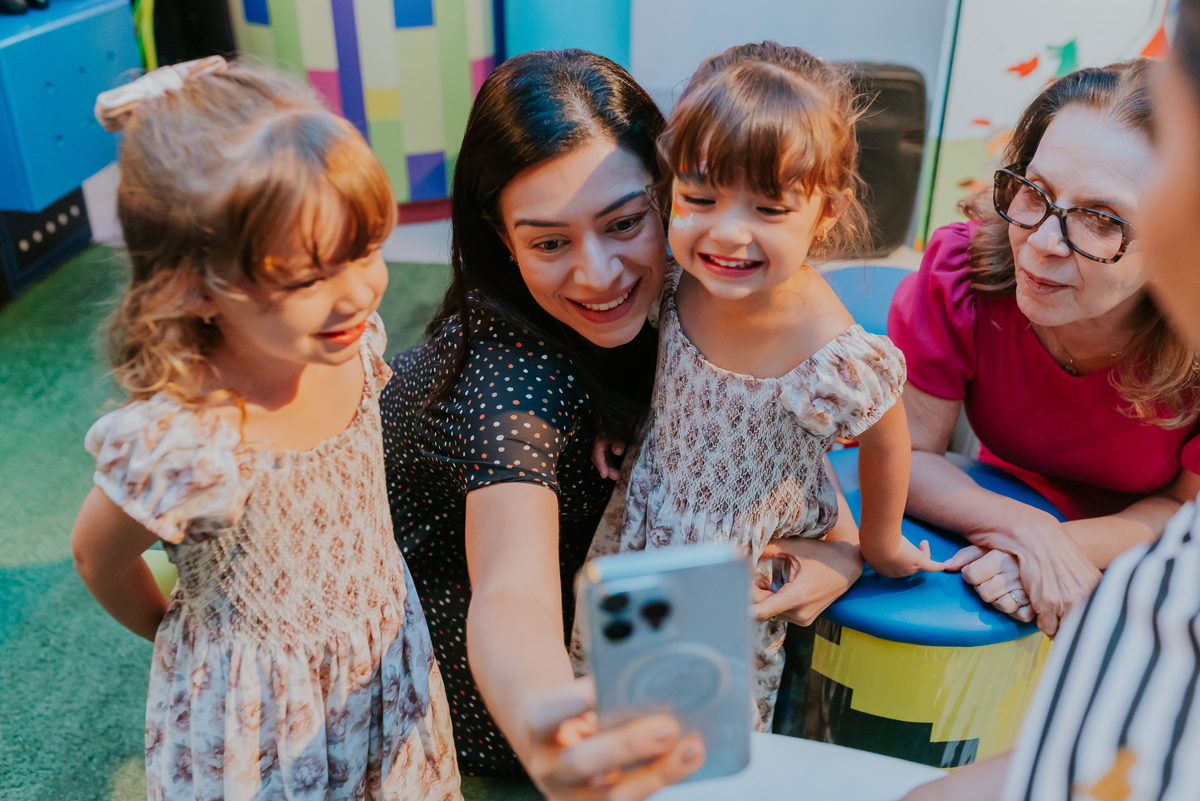 fotografia festa infantil folia encantada Rio de Janeiro barra da Tijuca fotografa de familia 3 irmaos