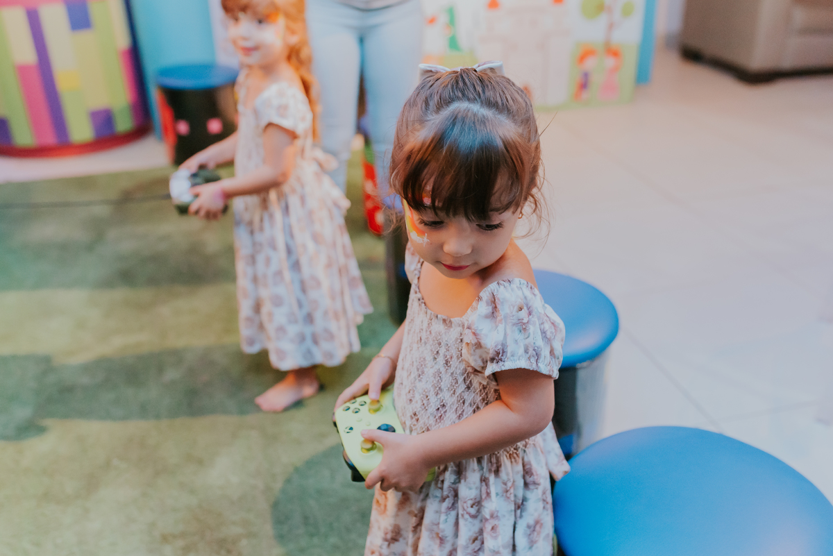 fotografia festa infantil folia encantada Rio de Janeiro barra da Tijuca fotografa de familia 3 irmaos
