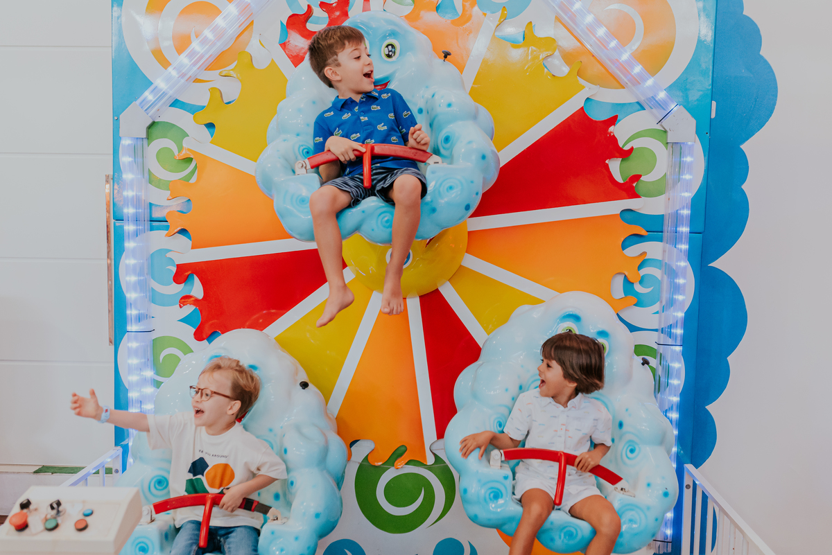 fotografia festa infantil folia encantada Rio de Janeiro barra da Tijuca fotografa de familia 3 irmaos