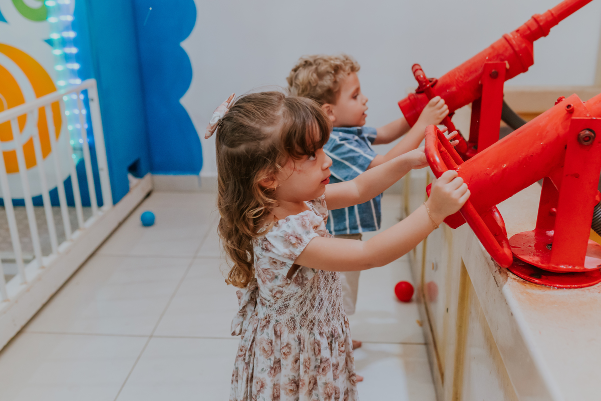 fotografia festa infantil folia encantada Rio de Janeiro barra da Tijuca fotografa de familia 3 irmaos