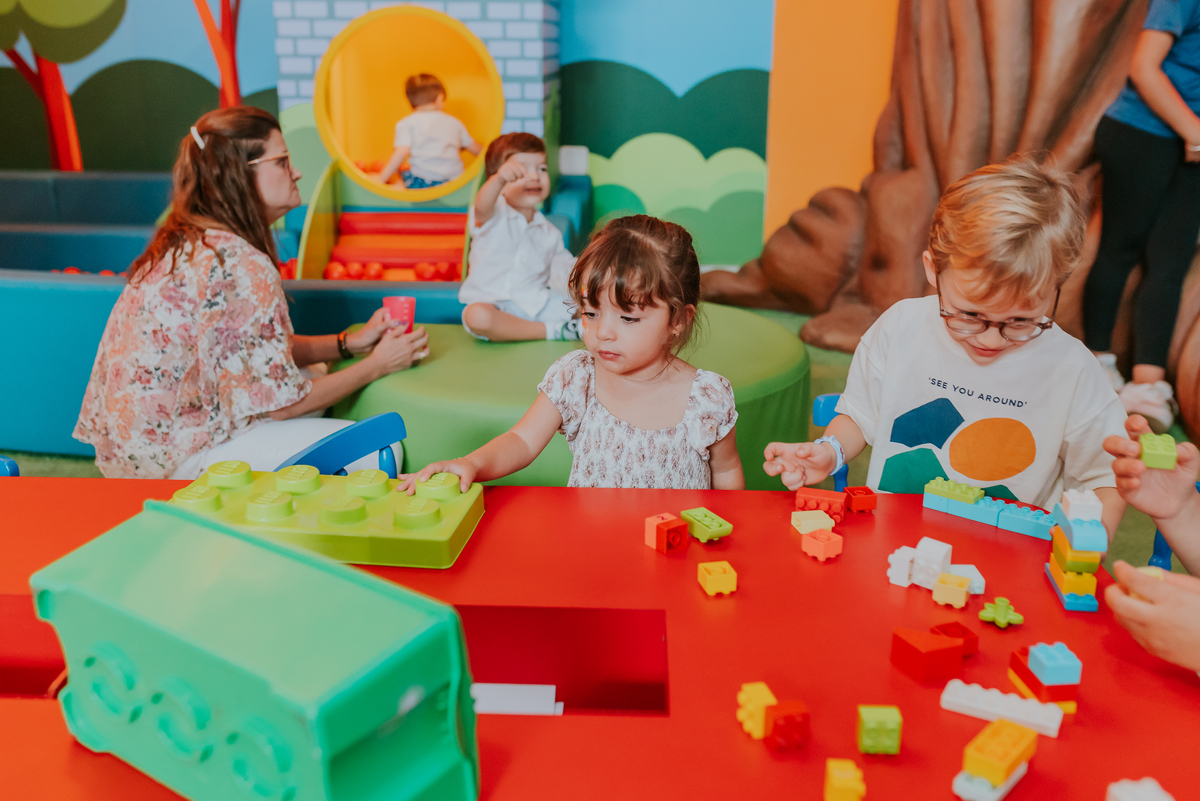 fotografia festa infantil folia encantada Rio de Janeiro barra da Tijuca fotografa de familia 3 irmaos
