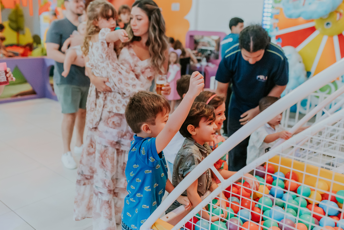 fotografia festa infantil folia encantada Rio de Janeiro barra da Tijuca fotografa de familia 3 irmaos