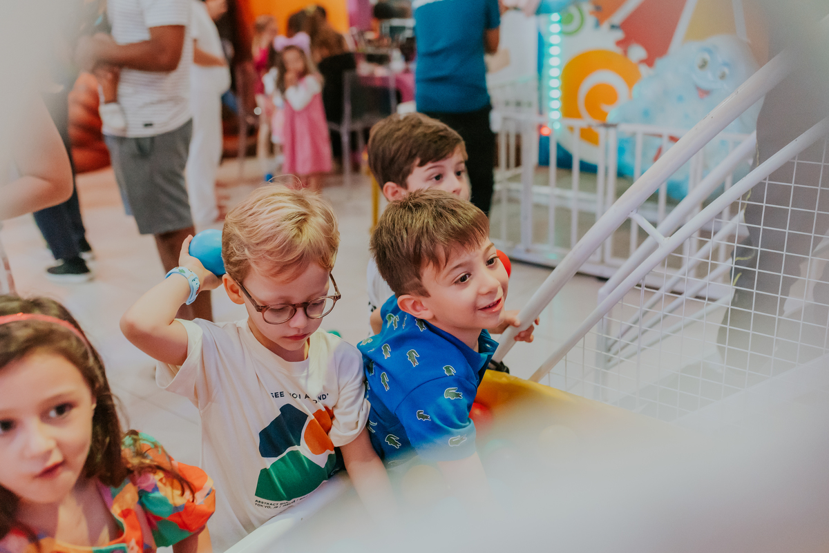 fotografia festa infantil folia encantada Rio de Janeiro barra da Tijuca fotografa de familia 3 irmaos