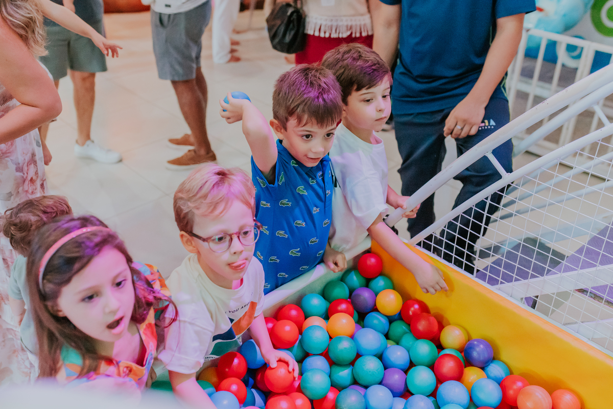 fotografia festa infantil folia encantada Rio de Janeiro barra da Tijuca fotografa de familia 3 irmaos