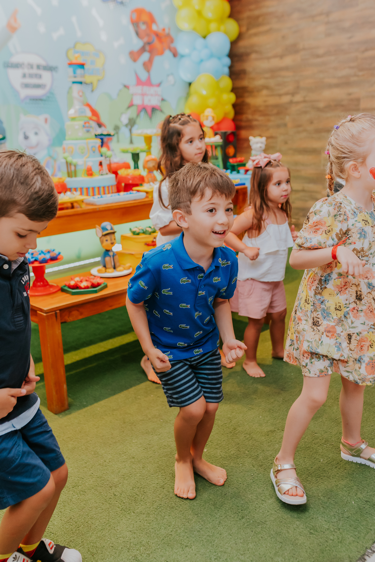 fotografia festa infantil folia encantada Rio de Janeiro barra da Tijuca fotografa de familia 3 irmaos