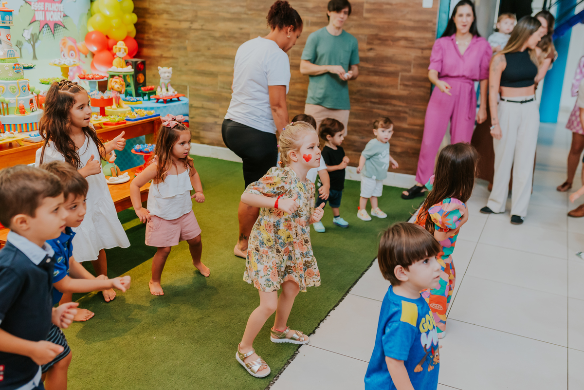fotografia festa infantil folia encantada Rio de Janeiro barra da Tijuca fotografa de familia 3 irmaos