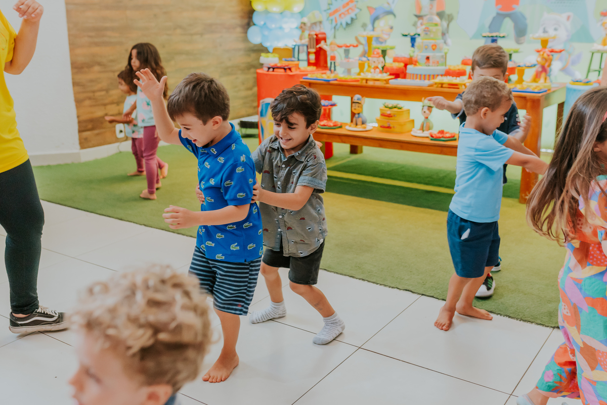 fotografia festa infantil folia encantada Rio de Janeiro barra da Tijuca fotografa de familia 3 irmaos