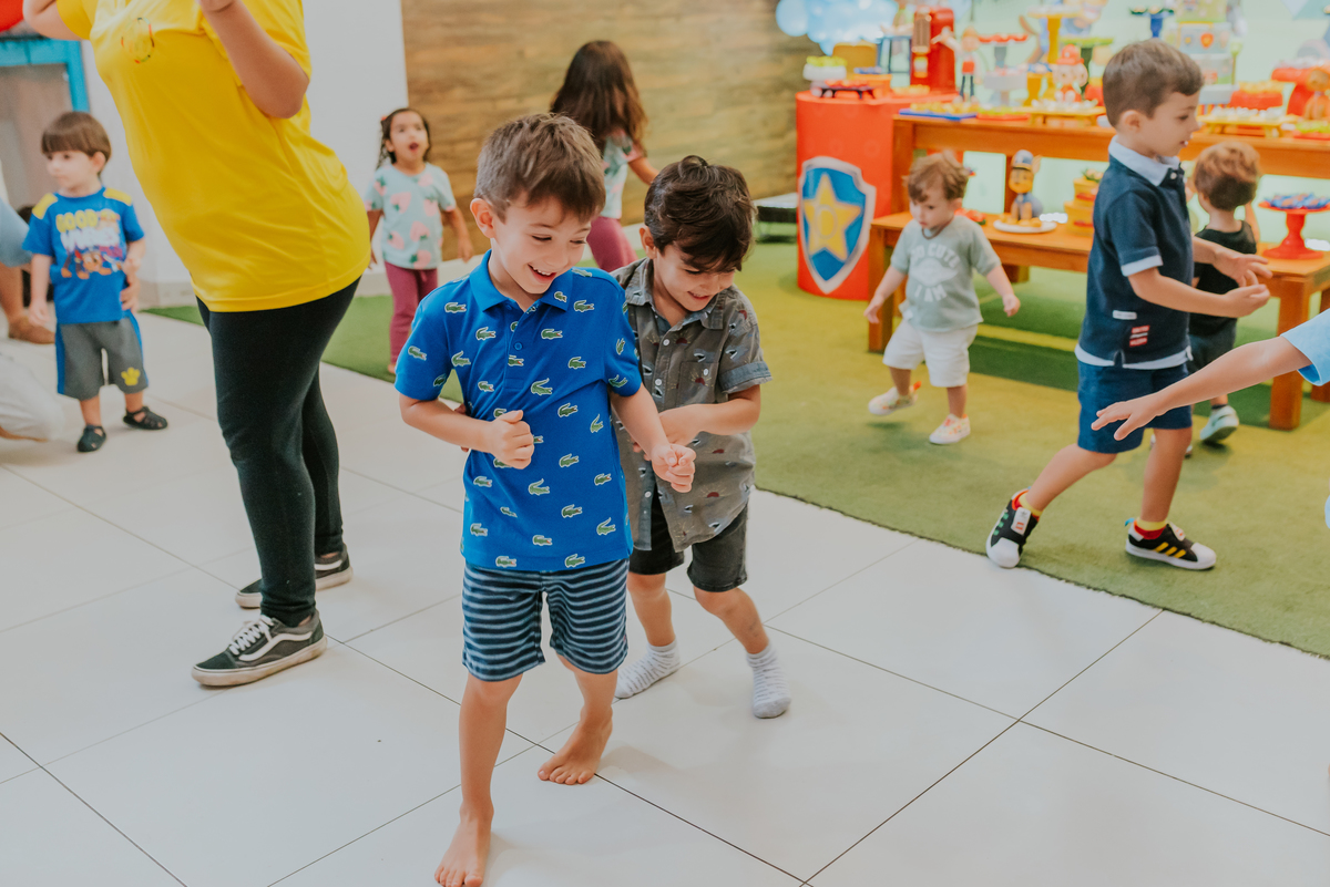 fotografia festa infantil folia encantada Rio de Janeiro barra da Tijuca fotografa de familia 3 irmaos