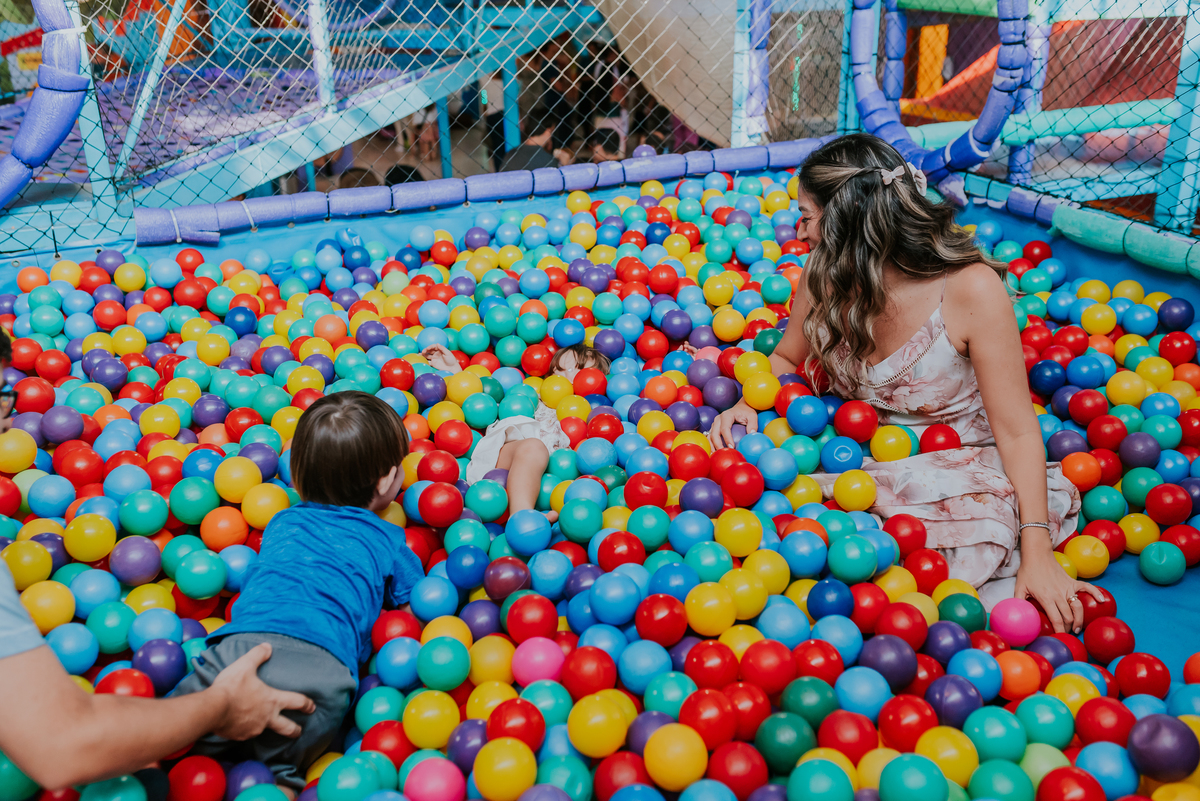 fotografia festa infantil folia encantada Rio de Janeiro barra da Tijuca fotografa de familia 3 irmaos