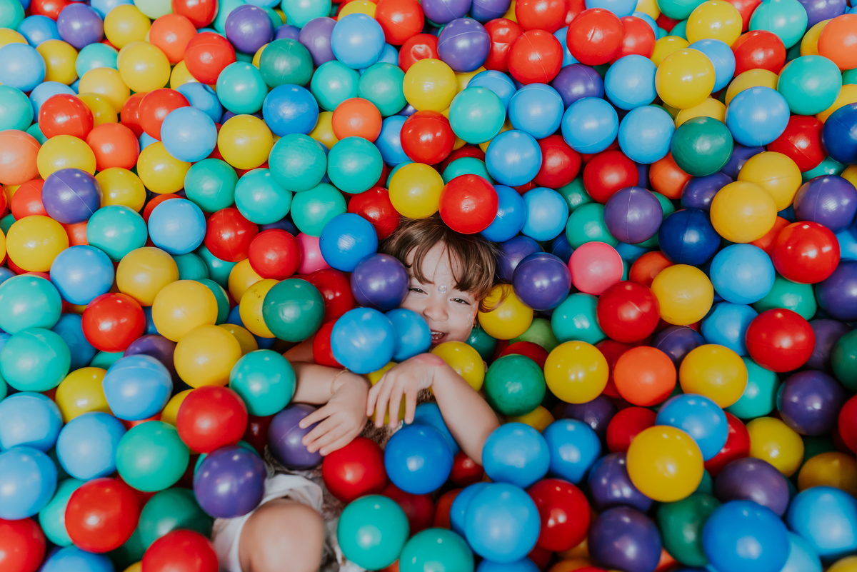 fotografia festa infantil folia encantada Rio de Janeiro barra da Tijuca fotografa de familia 3 irmaos