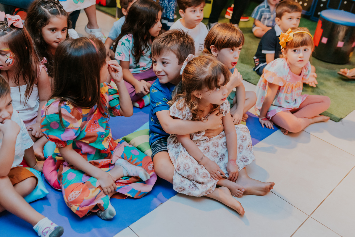 fotografia festa infantil folia encantada Rio de Janeiro barra da Tijuca fotografa de familia 3 irmaos