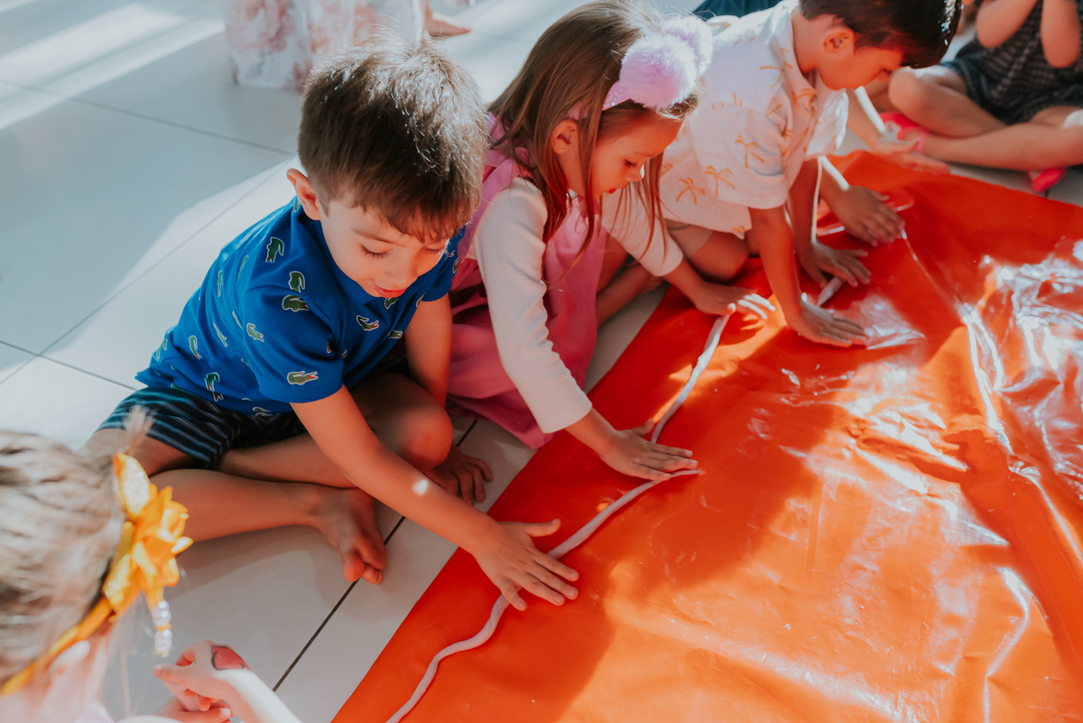 fotografia festa infantil folia encantada Rio de Janeiro barra da Tijuca fotografa de familia 3 irmaos