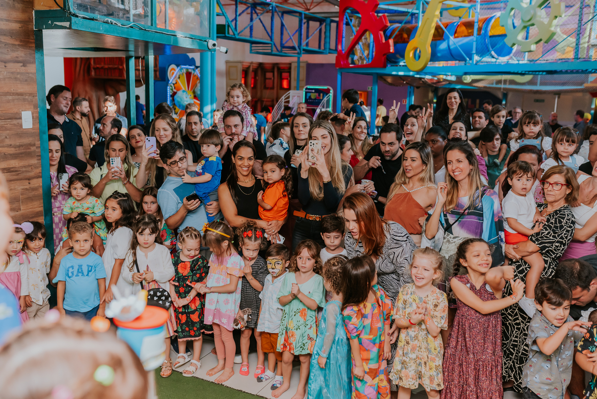 fotografia festa infantil folia encantada Rio de Janeiro barra da Tijuca fotografa de familia 3 irmaos
