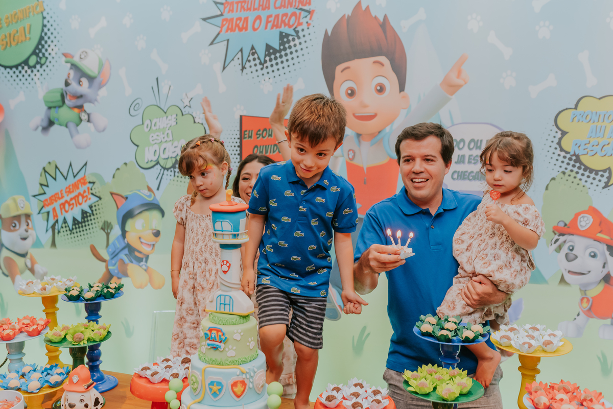 fotografia festa infantil folia encantada Rio de Janeiro barra da Tijuca fotografa de familia 3 irmaos