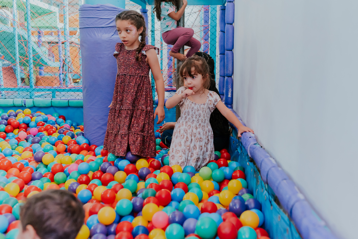 fotografia festa infantil folia encantada Rio de Janeiro barra da Tijuca fotografa de familia 3 irmaos