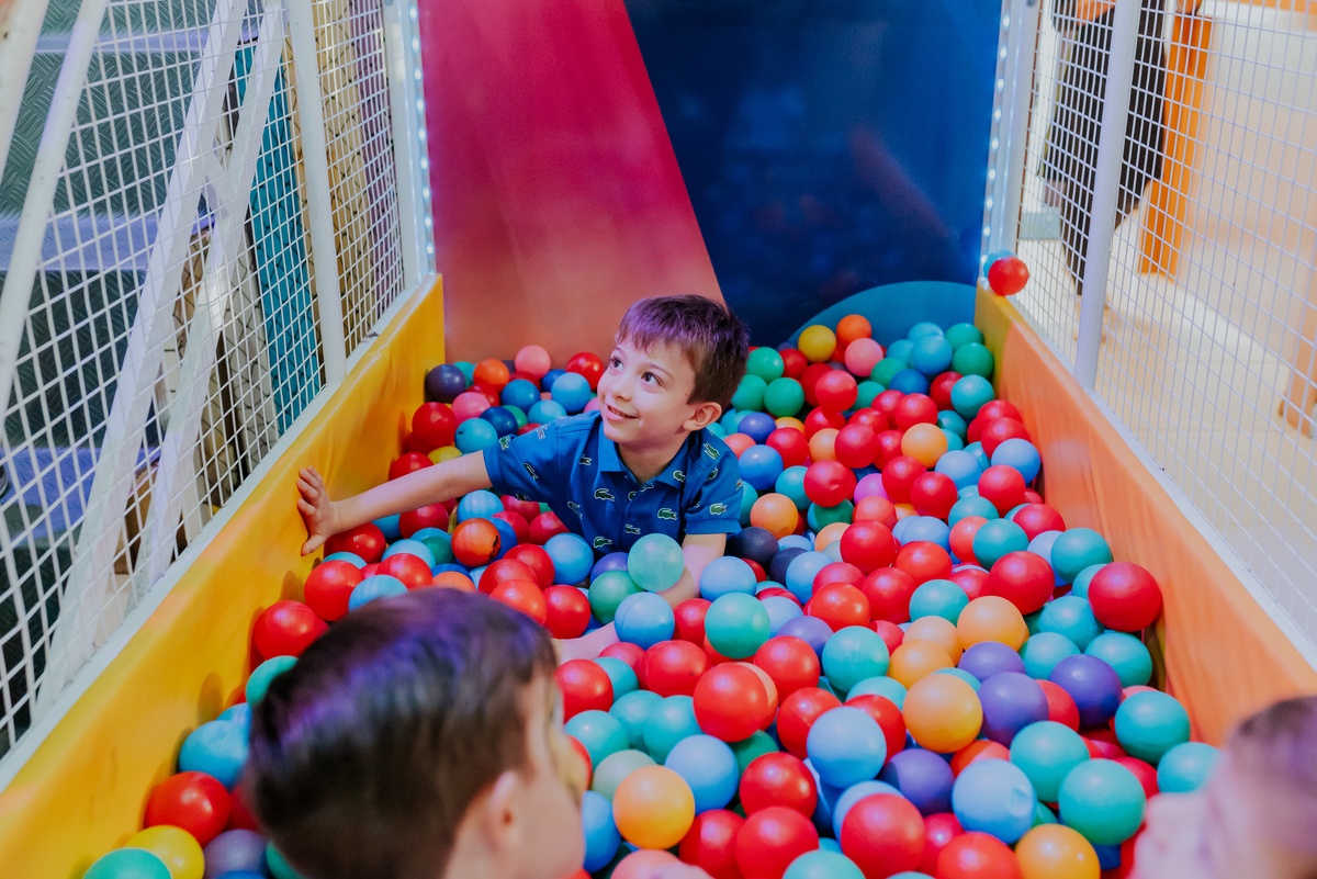 fotografia festa infantil folia encantada Rio de Janeiro barra da Tijuca fotografa de familia 3 irmaos