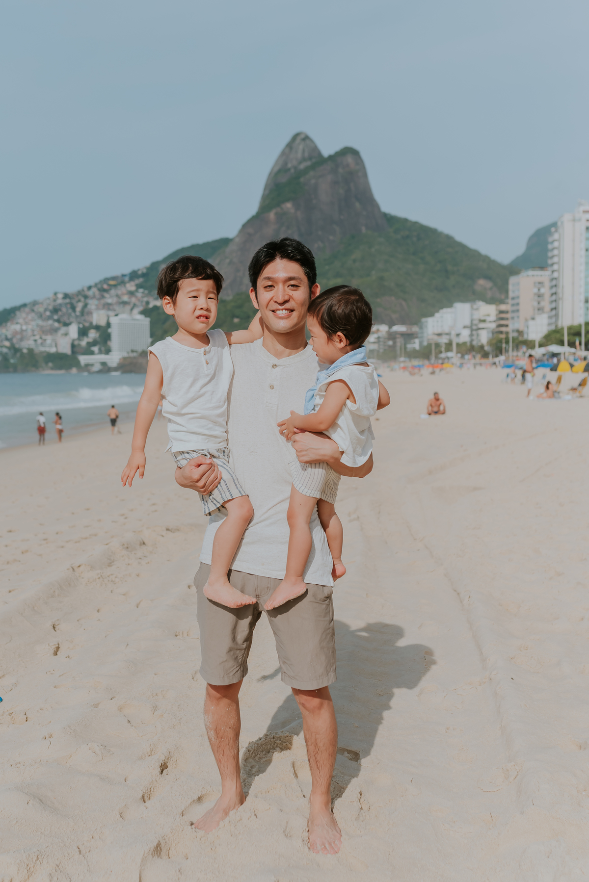 fotografia ensaio familia externo praia Leblon Ipanema Rio de Janeiro fotografa bruna Guerson japoneses orientais 