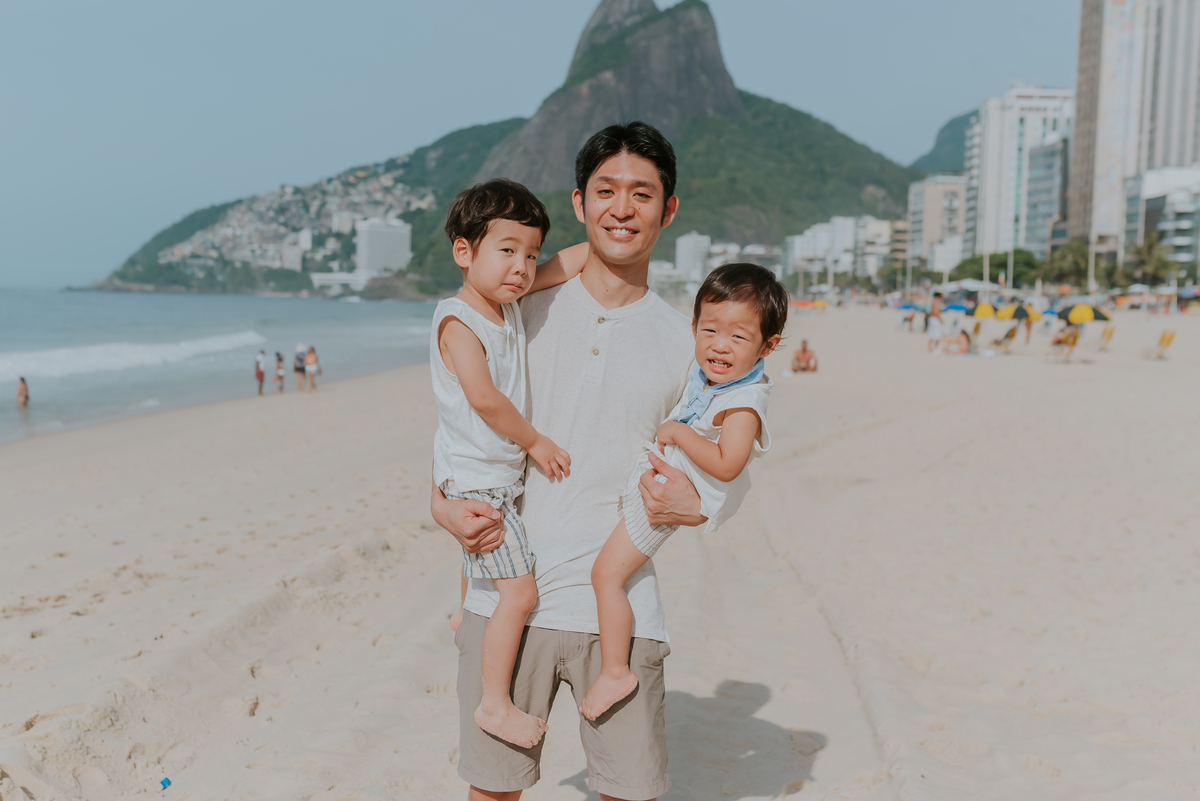 fotografia ensaio familia externo praia Leblon Ipanema Rio de Janeiro fotografa bruna Guerson japoneses orientais 