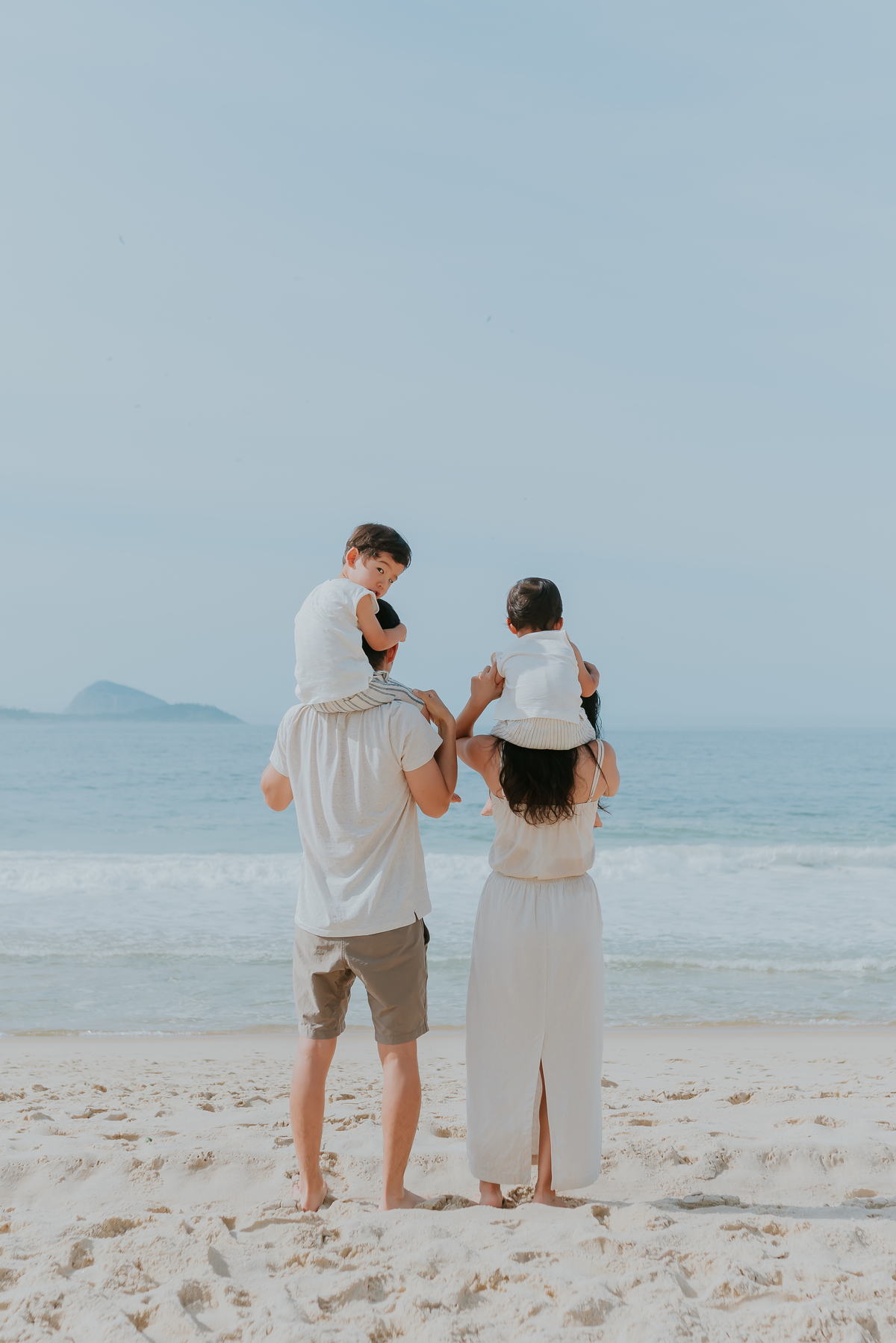 fotografia ensaio familia externo praia Leblon Ipanema Rio de Janeiro fotografa bruna Guerson japoneses orientais 
