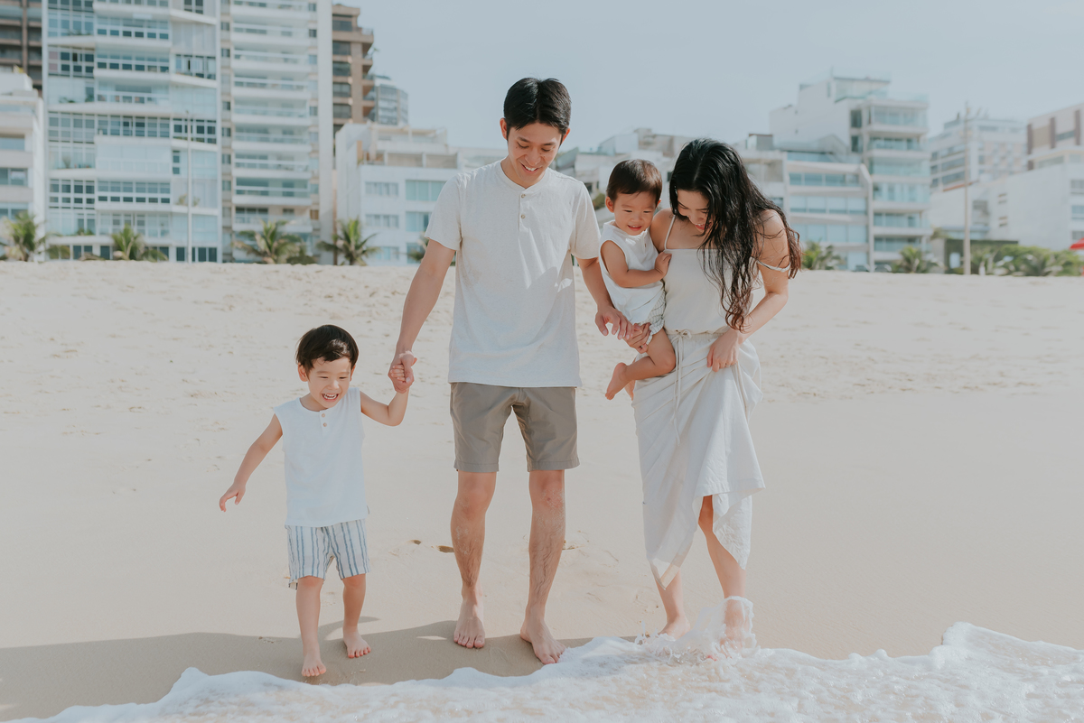 fotografia ensaio familia externo praia Leblon Ipanema Rio de Janeiro fotografa bruna Guerson japoneses orientais 