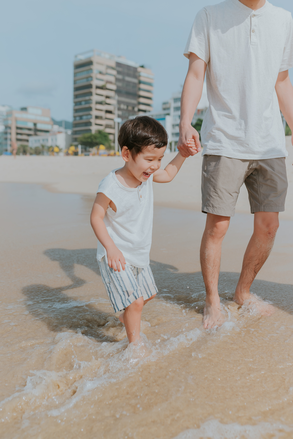 fotografia ensaio familia externo praia Leblon Ipanema Rio de Janeiro fotografa bruna Guerson japoneses orientais 