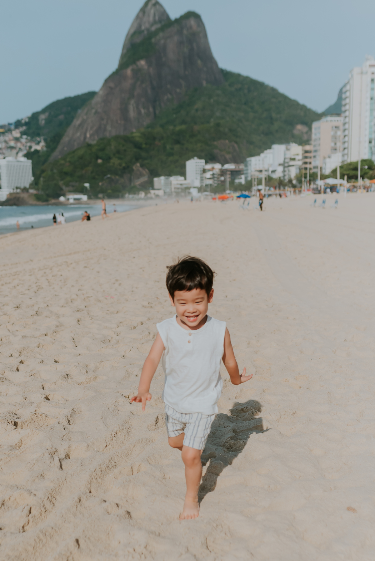 fotografia ensaio familia externo praia Leblon Ipanema Rio de Janeiro fotografa bruna Guerson japoneses orientais 