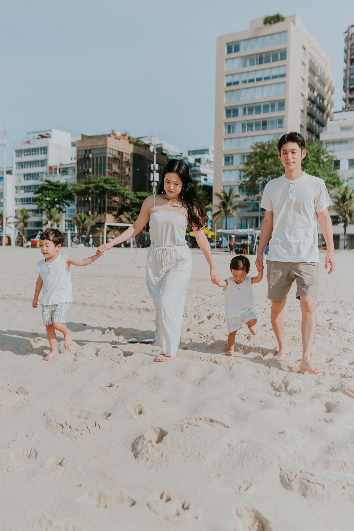 fotografia ensaio familia externo praia Leblon Ipanema Rio de Janeiro fotografa bruna Guerson japoneses orientais 