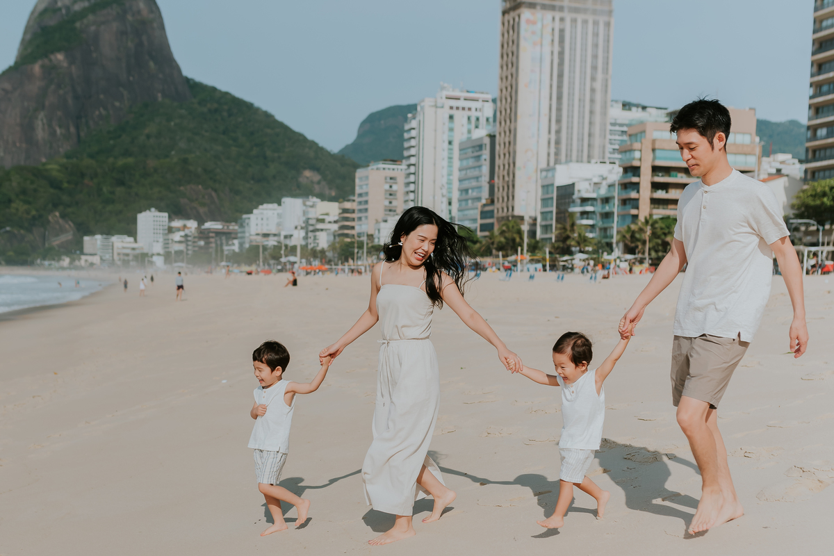 fotografia ensaio familia externo praia Leblon Ipanema Rio de Janeiro fotografa bruna Guerson japoneses orientais 