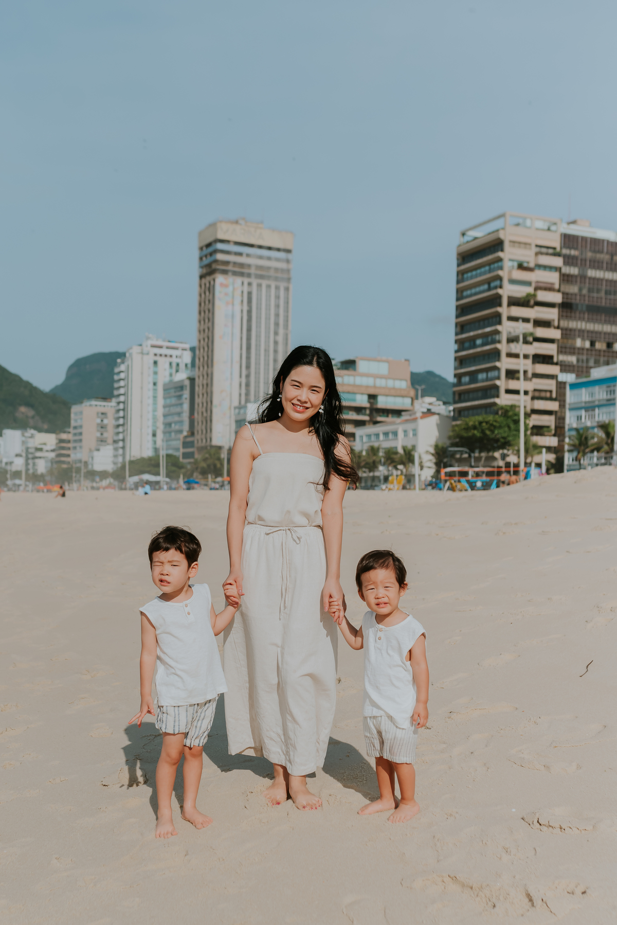 fotografia ensaio familia externo praia Leblon Ipanema Rio de Janeiro fotografa bruna Guerson japoneses orientais 