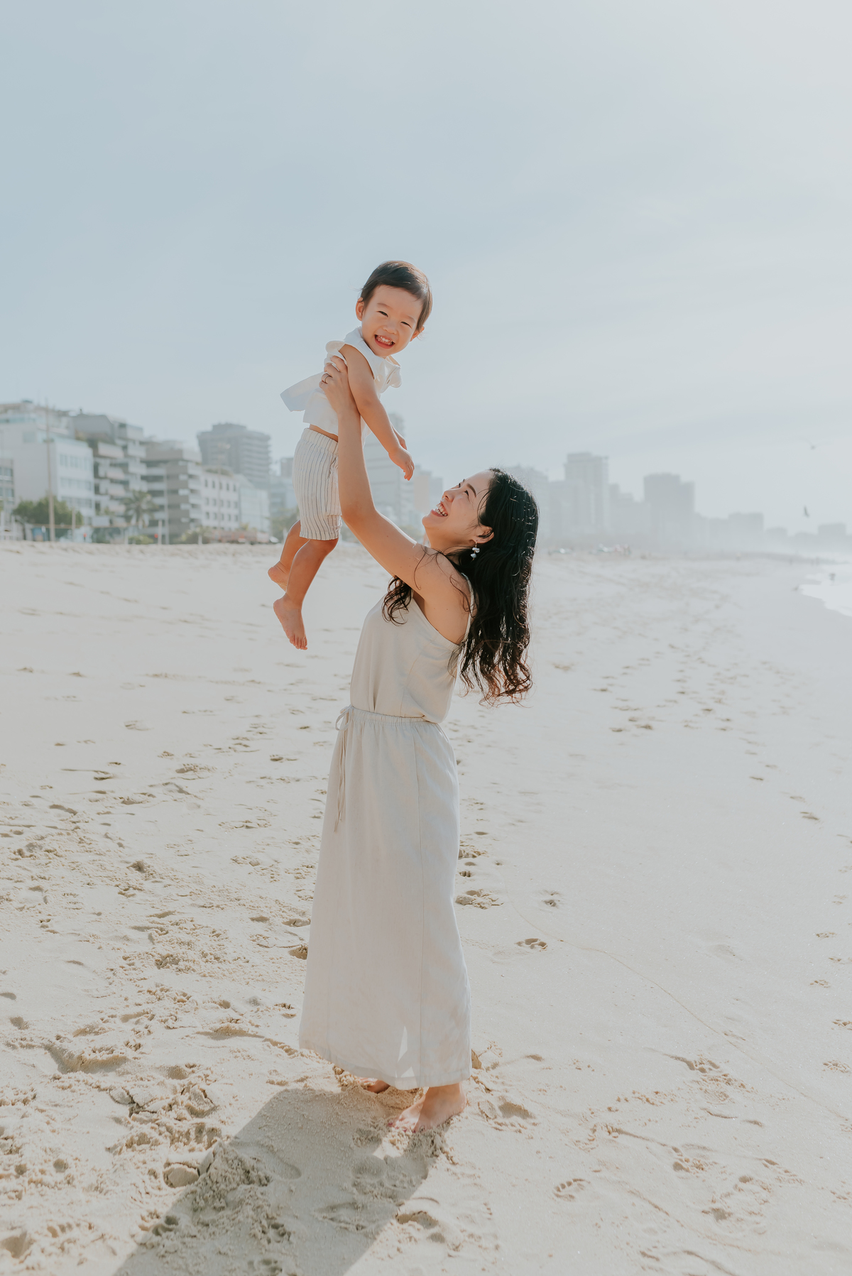 fotografia ensaio familia externo praia Leblon Ipanema Rio de Janeiro fotografa bruna Guerson japoneses orientais 