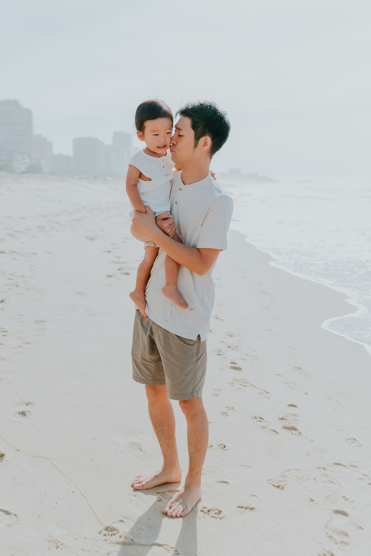 fotografia ensaio familia externo praia Leblon Ipanema Rio de Janeiro fotografa bruna Guerson japoneses orientais 