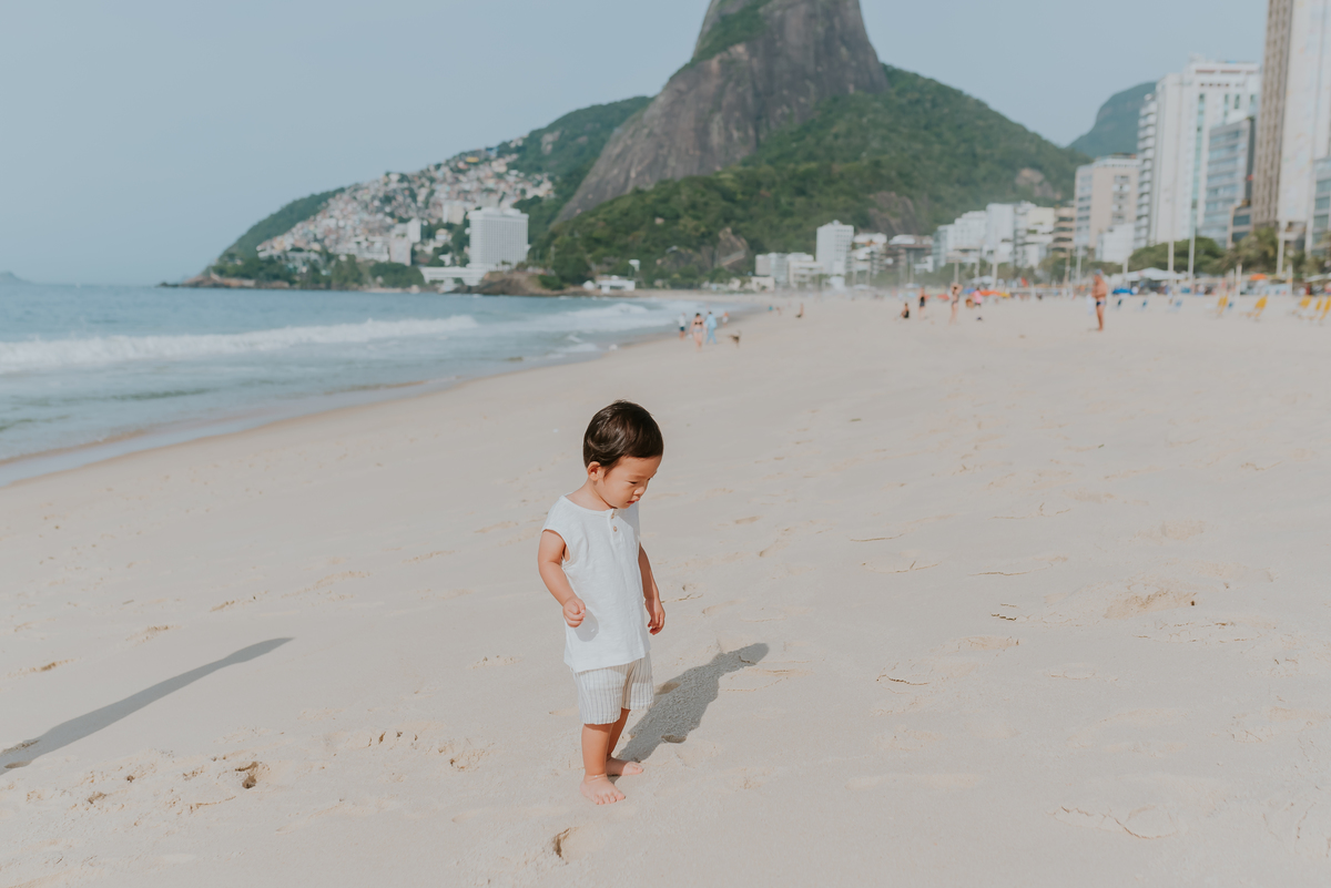 fotografia ensaio familia externo praia Leblon Ipanema Rio de Janeiro fotografa bruna Guerson japoneses orientais 