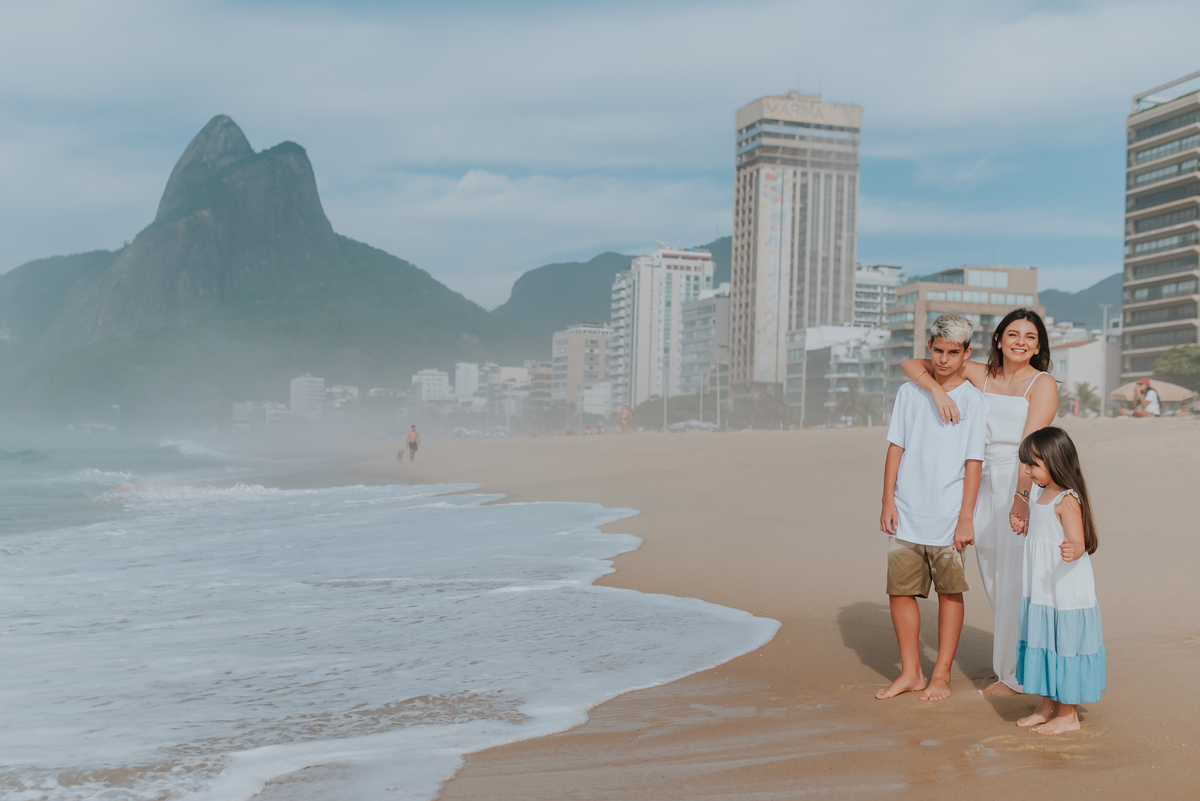 fotografia familia ensaio externo praia Leblon Ipanema Rio de Janeiro fotografa bruna Guerson 