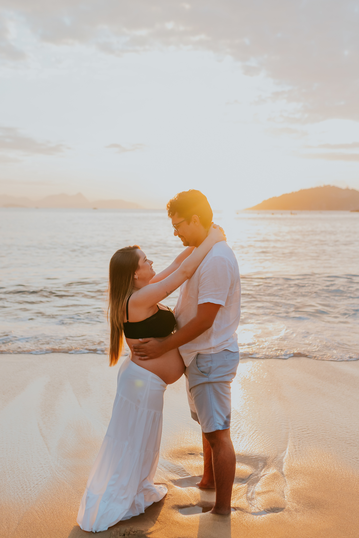 fotografia ensaio gestante externo nascer do sol praia vermelha urca rio de janeiro fotografa familia bruna Guerson 