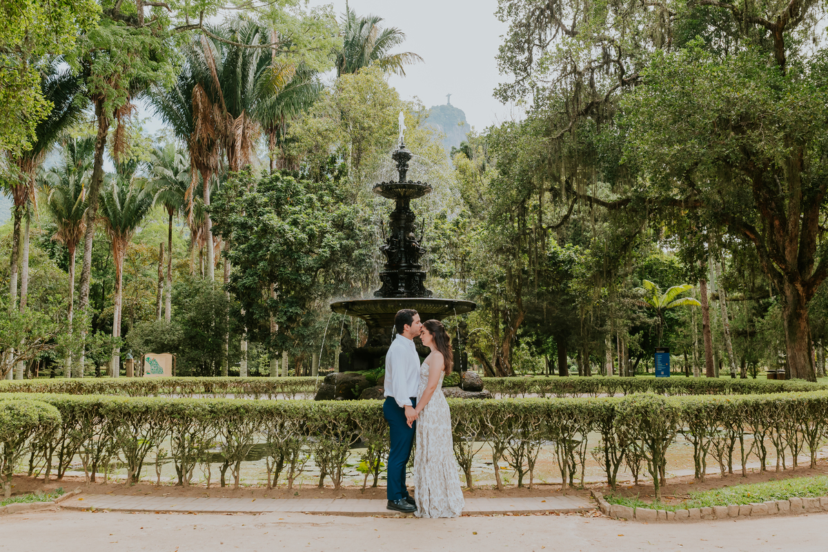 fotografa ensaio externo fotografia casal jardim botânico Rio de Janeiro bruna Guerson natureza 