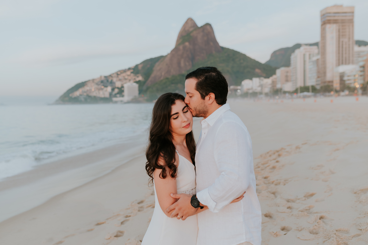 fotografia ensaio casal praia Leblon Ipanema Rio de Janeiro amanhecer fotografa rj sessão externa 