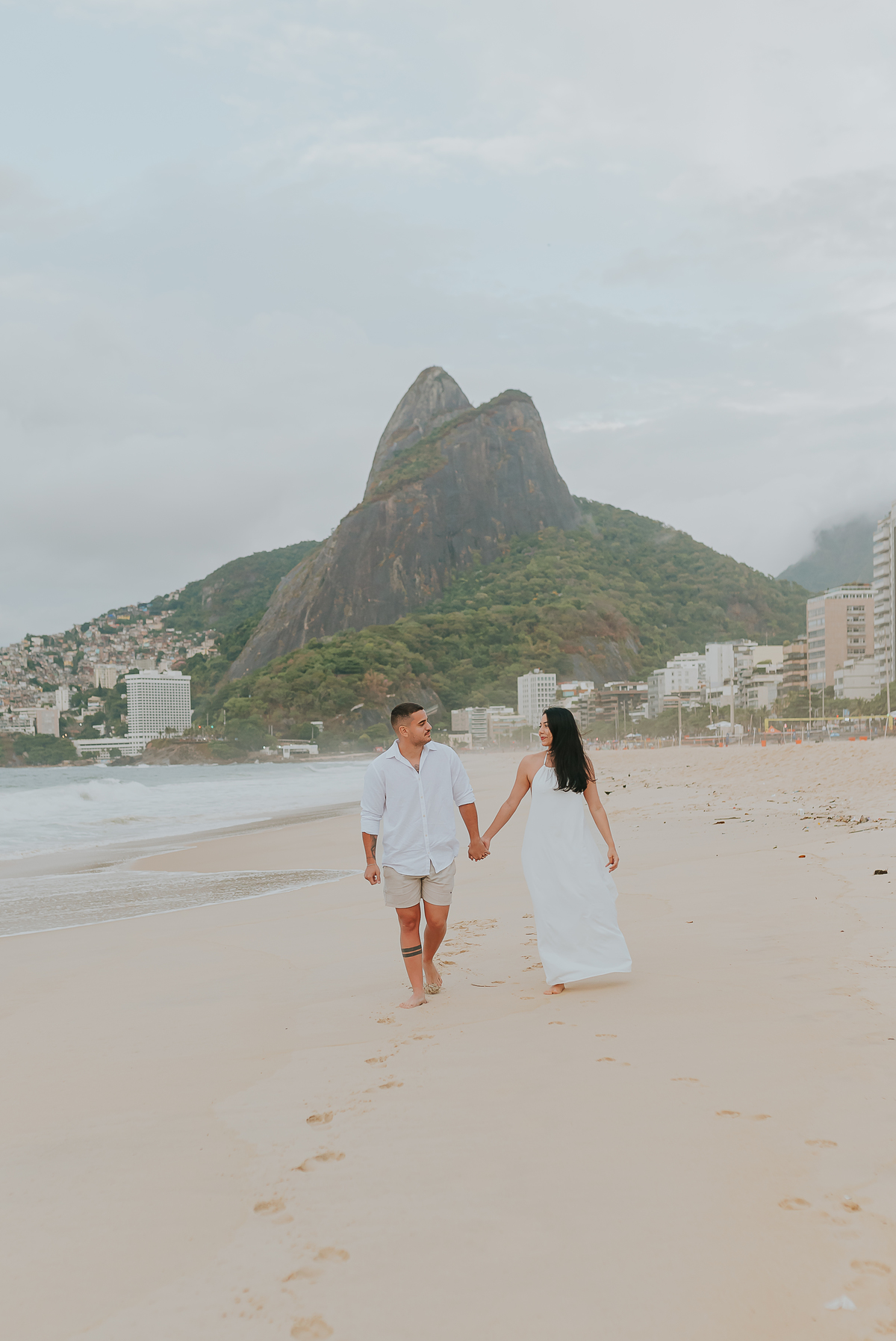 fotografia ensaio casal externo praia Leblon Ipanema Rio de Janeiro fotografa bruna Guerson 