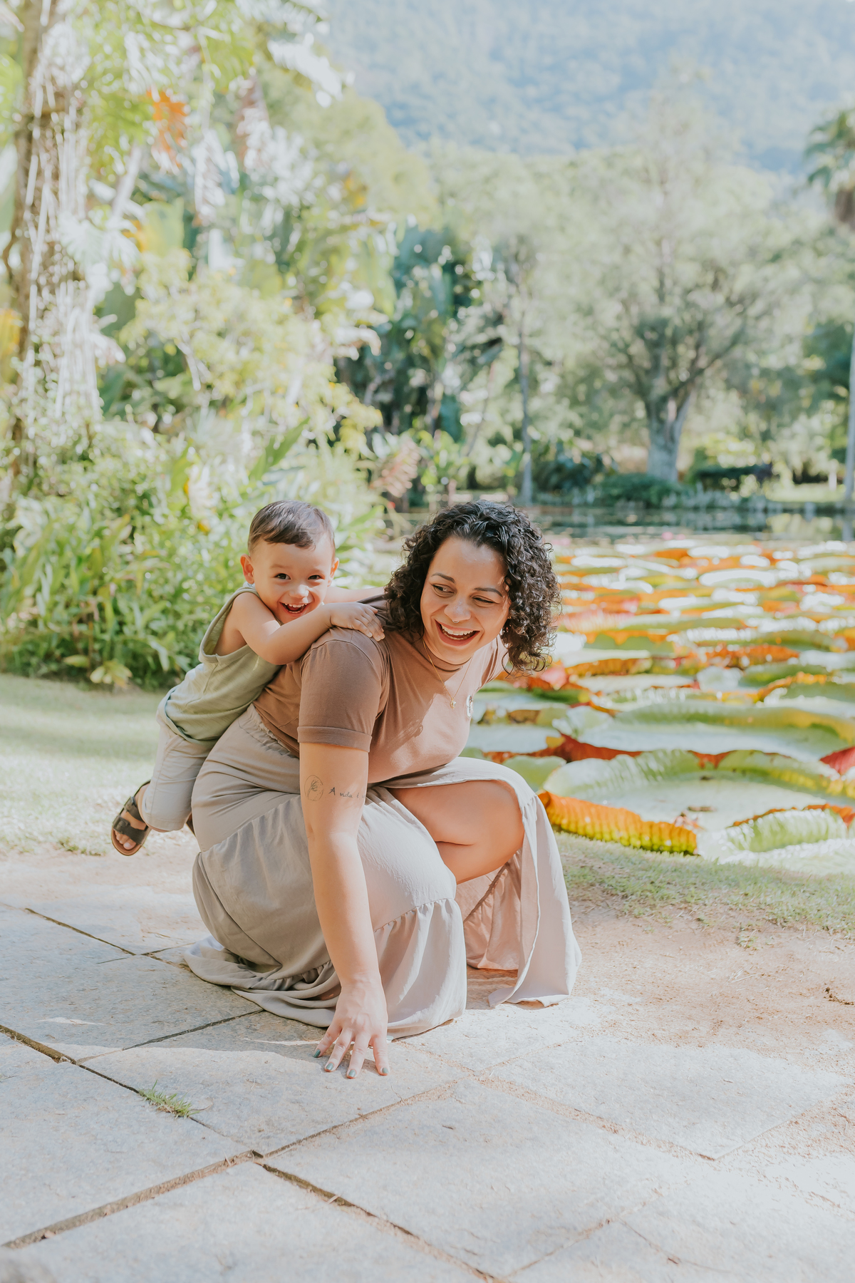 fotografia ensaio externo familia fotografa jardim botanico Rio de Janeiro dia das mães Wanessa e Nicolas natureza