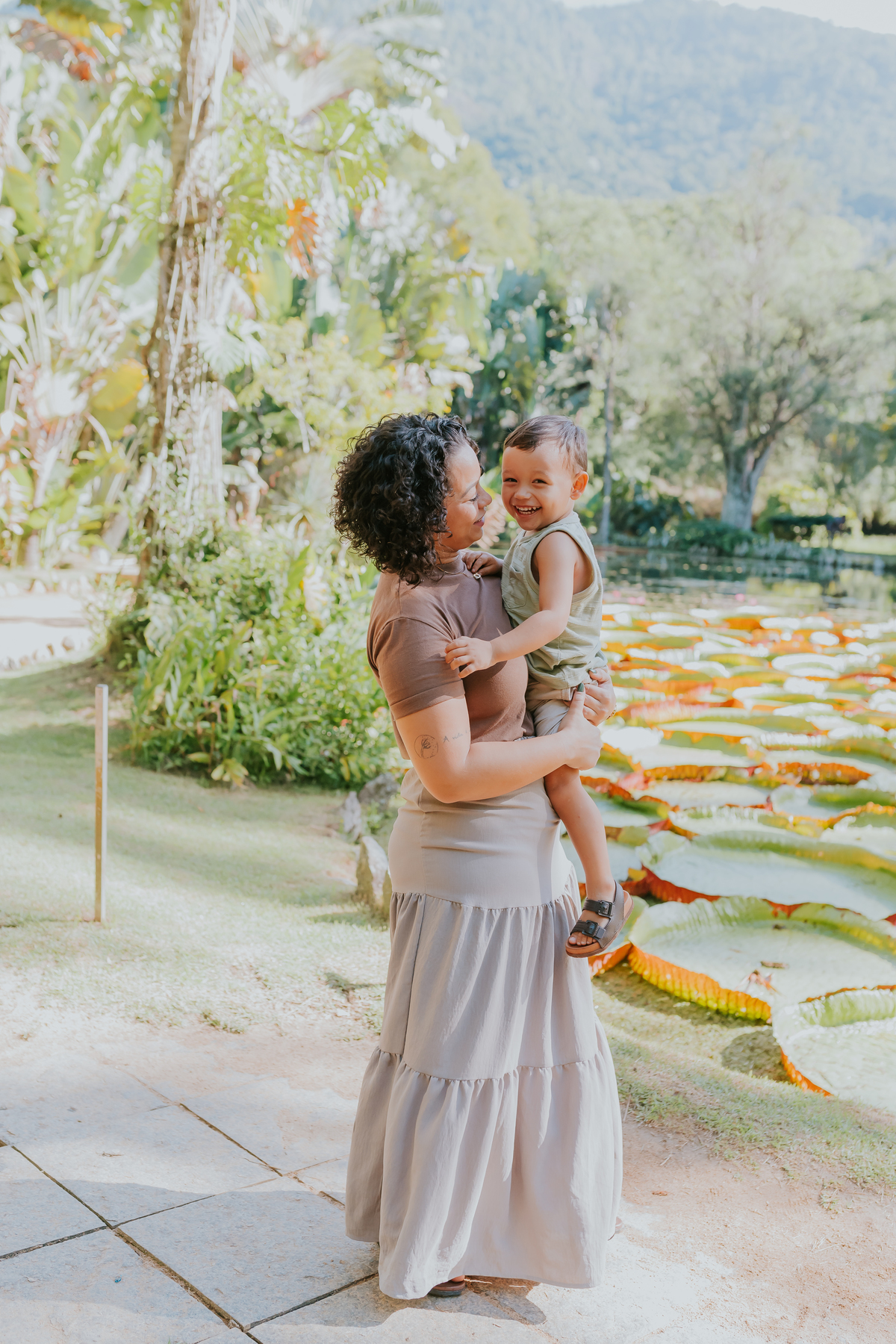 fotografia ensaio externo familia fotografa jardim botanico Rio de Janeiro dia das mães Wanessa e Nicolas natureza
