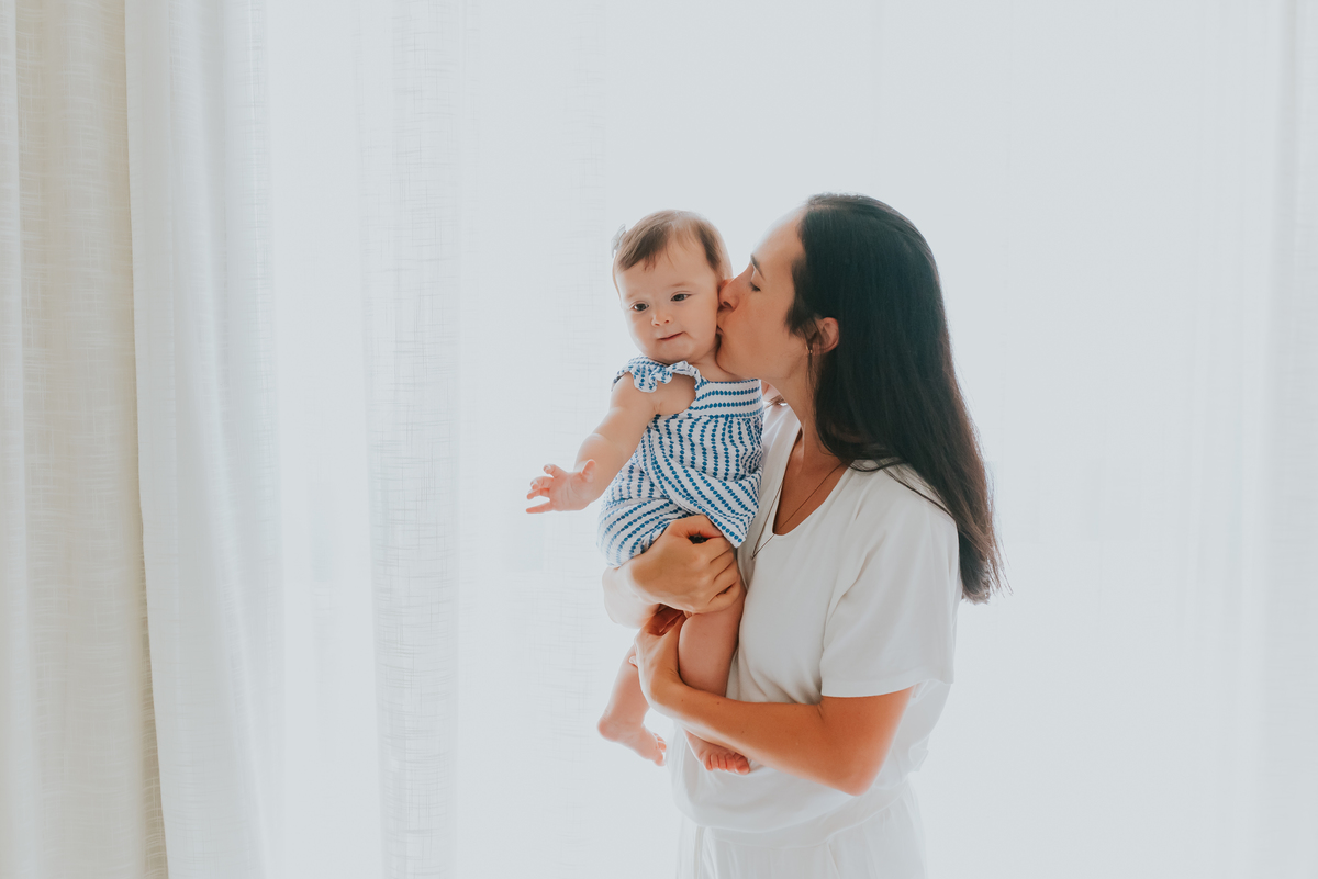 fotografia ensaio familia em casa acompanhamento 6 meses era maria Botafogo Rio de Janeiro fotografa bruna Guerson rj 