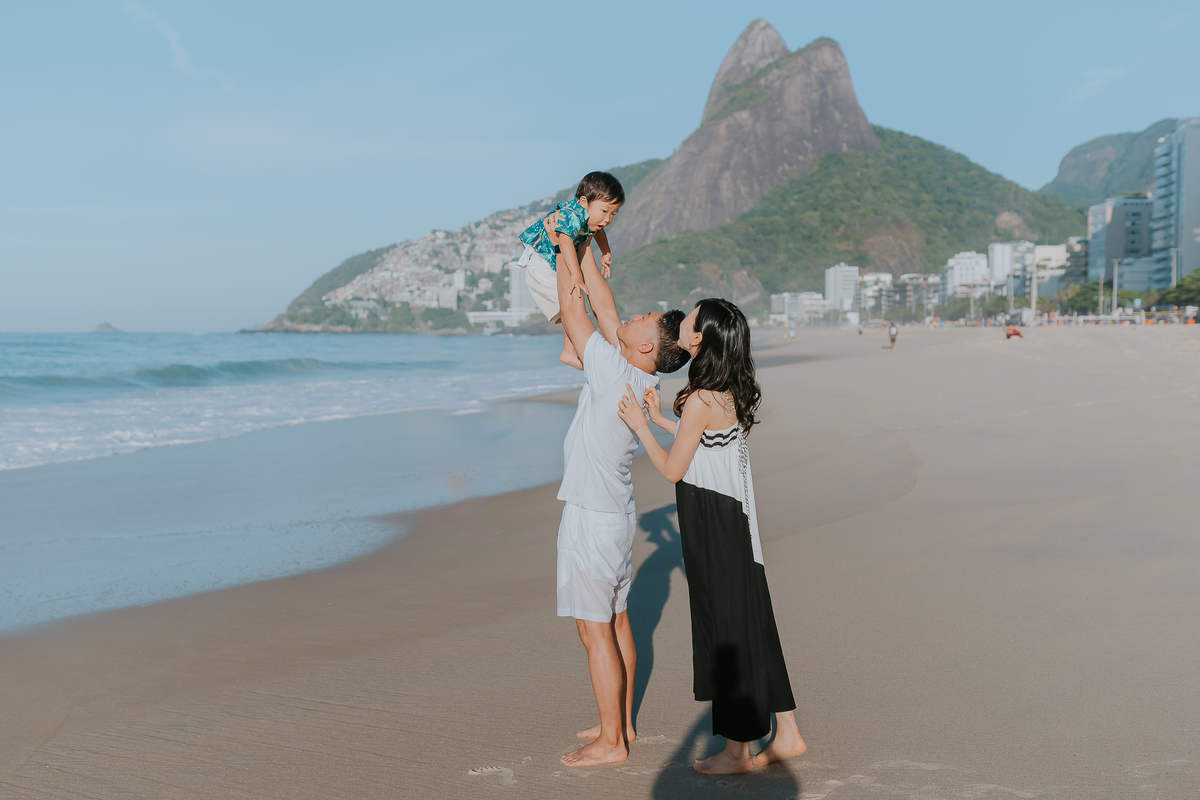 fotografia ensaio familia externo praia Leblon Ipanema Rio de Janeiro fotografa rj leve atemporal sensível espontâneo