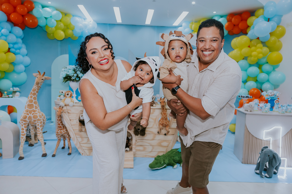 fotografia festa infantil fotografa familia rio de janeiro rj 1 ano Sarah Samuel tema arca de Noé casa de festa estação faz de conta taquara gêmeos 
