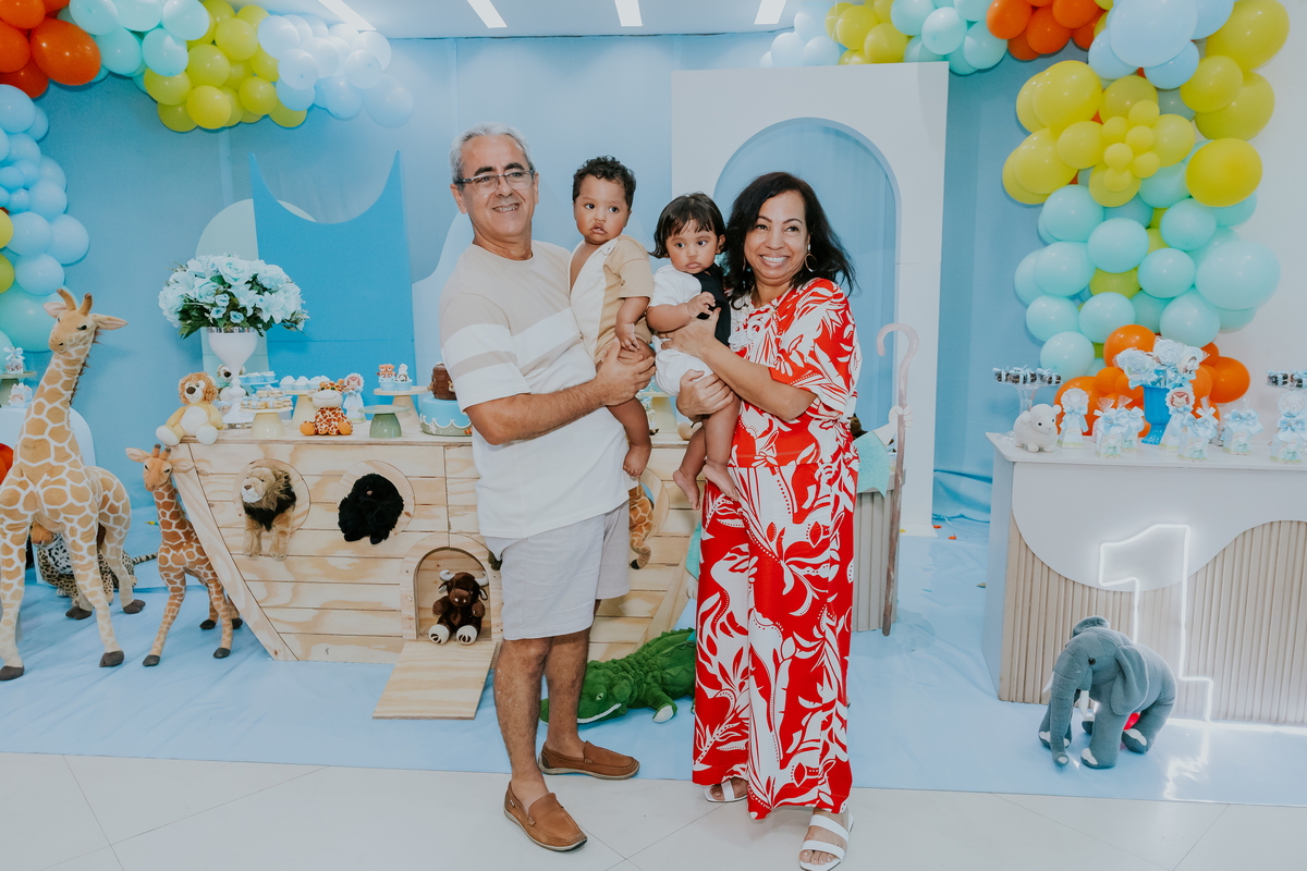 fotografia festa infantil fotografa familia rio de janeiro rj 1 ano Sarah Samuel tema arca de Noé casa de festa estação faz de conta taquara gêmeos 