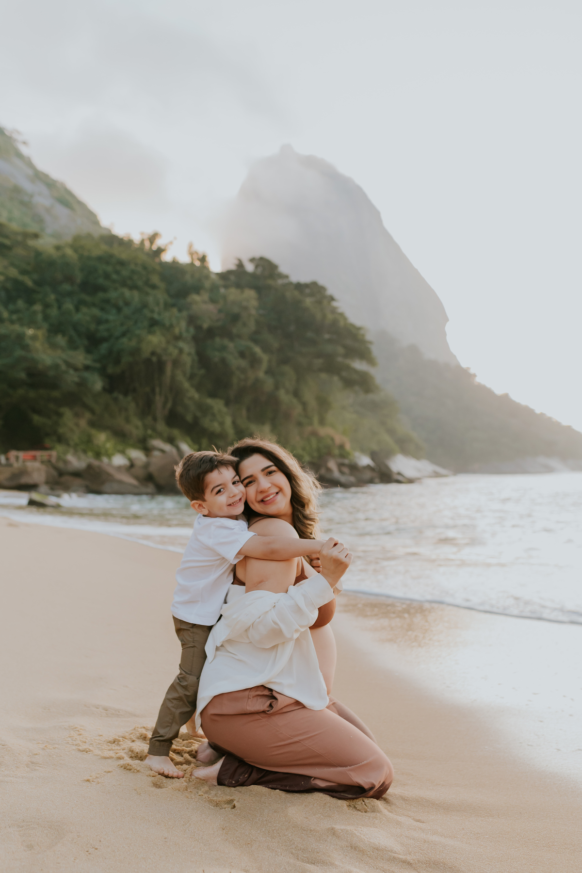 fotografia ensaio sessão gestante ao ar livre praia vermelha urca fotografa familia gravida amanhecer Rio de Janeiro rj a espera da Giovana 