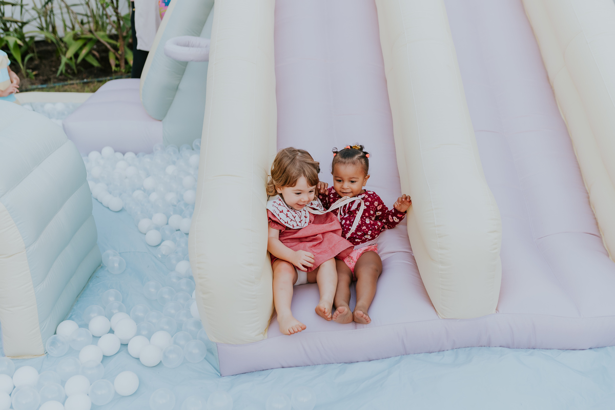 fotografia festa infantil em casa quintal fotografa de famílias 2 anos Sofia ilha do governador Rio de Janeiro bruna guerson 