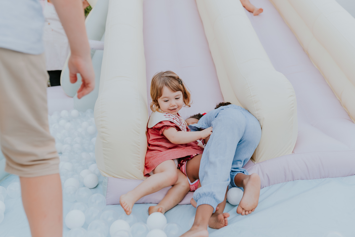fotografia festa infantil em casa quintal fotografa de famílias 2 anos Sofia ilha do governador Rio de Janeiro bruna guerson 