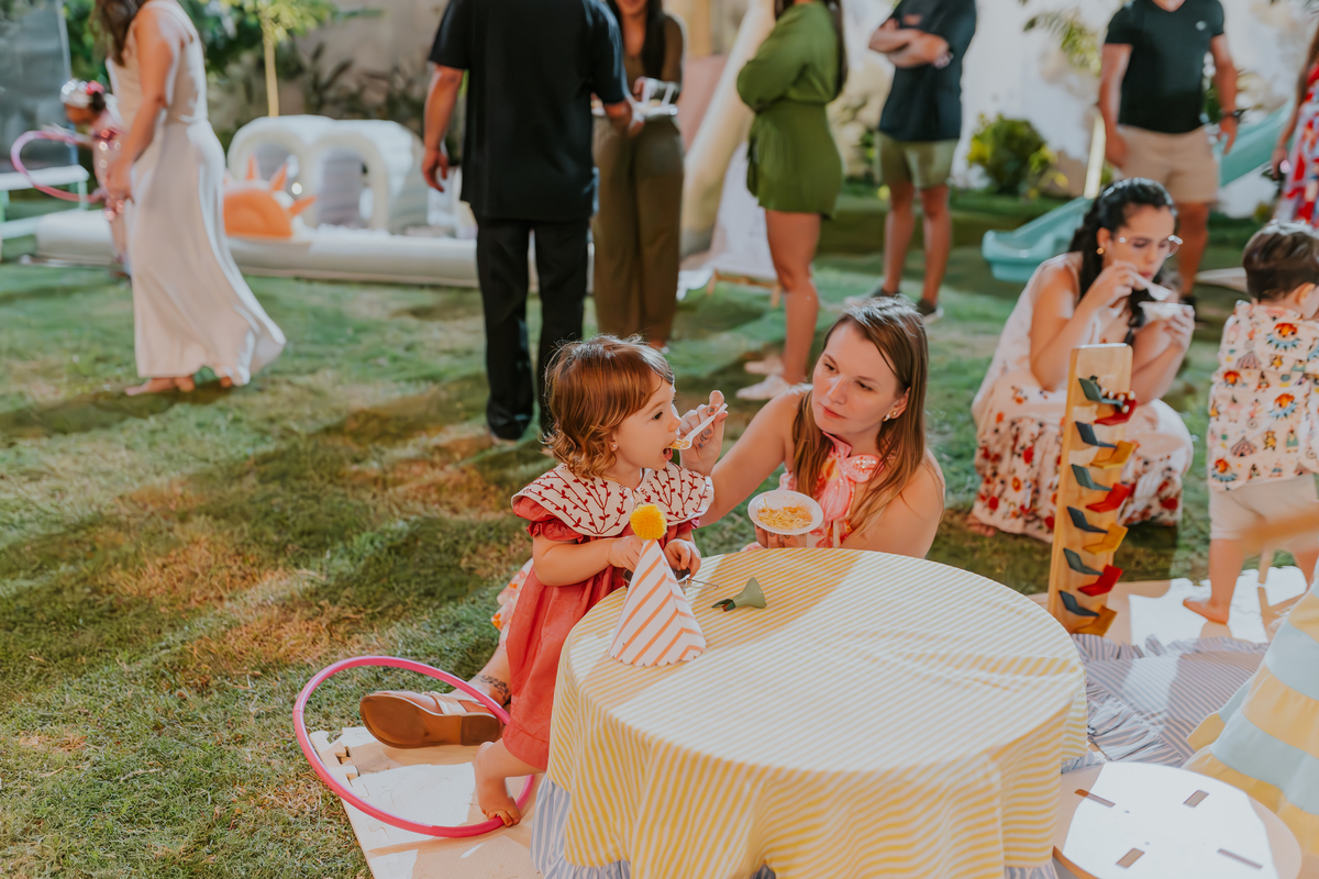 fotografia festa infantil em casa quintal fotografa de famílias 2 anos Sofia ilha do governador Rio de Janeiro bruna guerson 